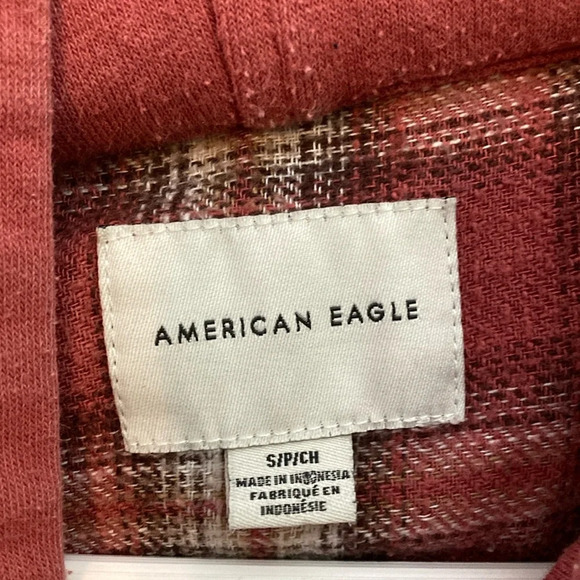 American Eagle Outfitters White and Pink Button Down Shirt - Picture 2 of 12